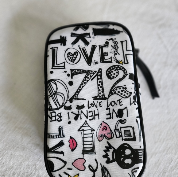 🎀 henri bendel 🎀 - Picture 3 of 3